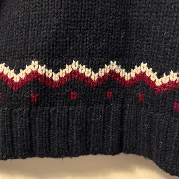 Uniqlo Blue and Red Patterned Men's Sweater - Picture 12 of 15